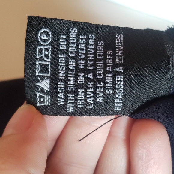 Navy blue top with neck tie from le chateau - Picture 5 of 7